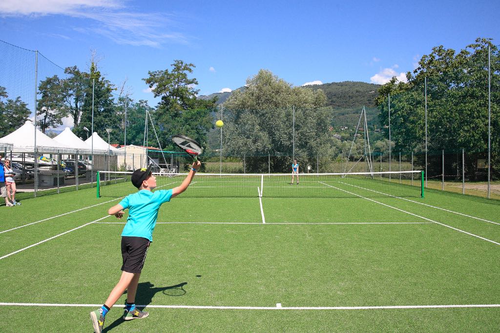 Camping Village Isolino per bambini sul Lago Maggiore, tennis