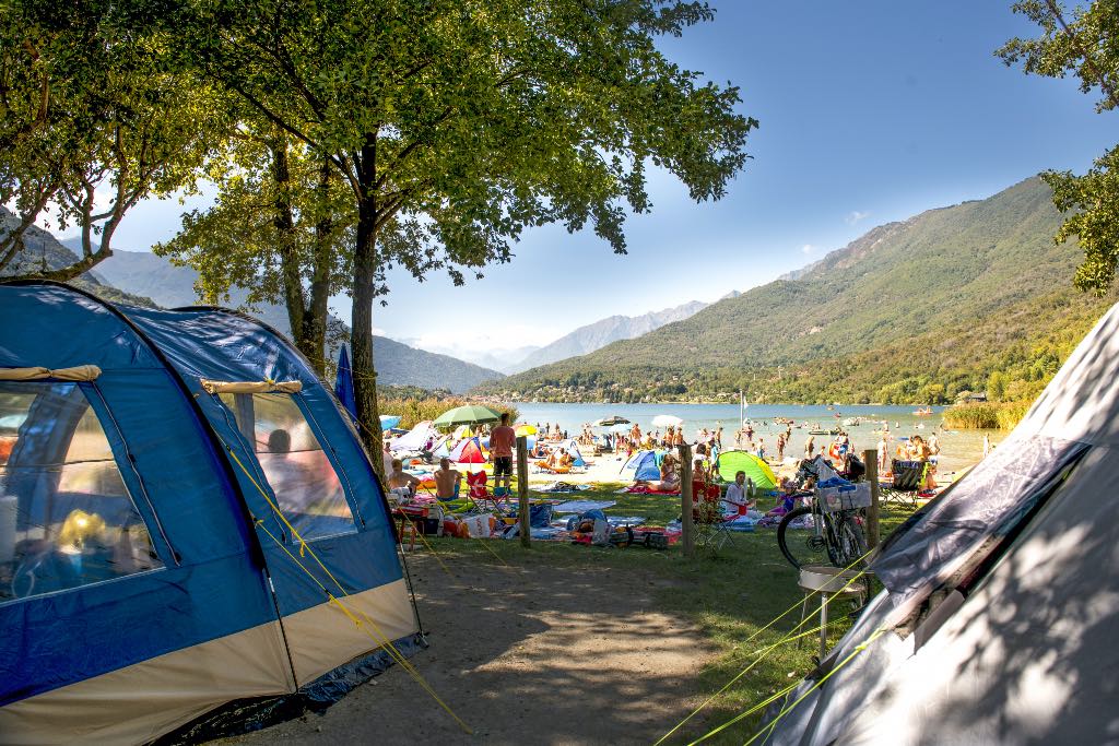 Continental Camping Village sul Lago di Mergozzo per bambini, spiaggia del lago