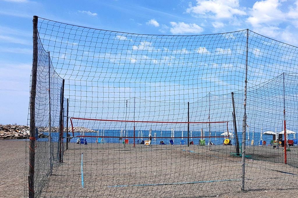 Campeggio Bocca di Cecina per bambini in Costa degli Etruschi, beach volley