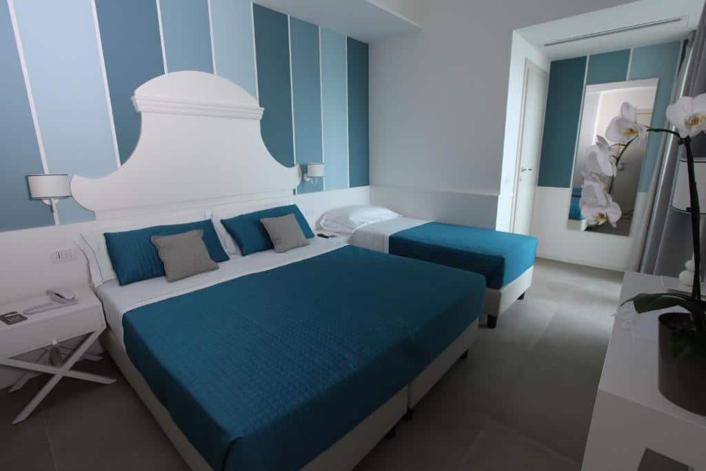 Hotel 3 stelle a Marotta per bambini - Hotel Ambassador, camera tripla per famiglie