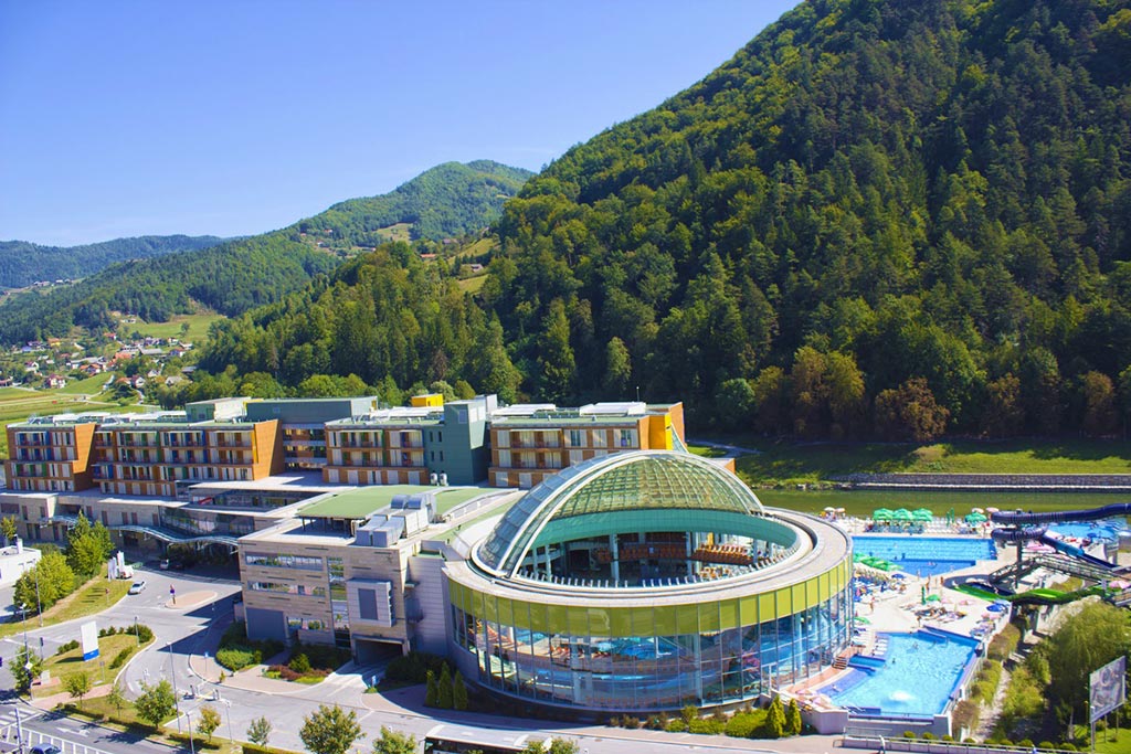Hotel termale per famiglie in Slovenia, Hotel Thermana Park Laško, panoramica estate