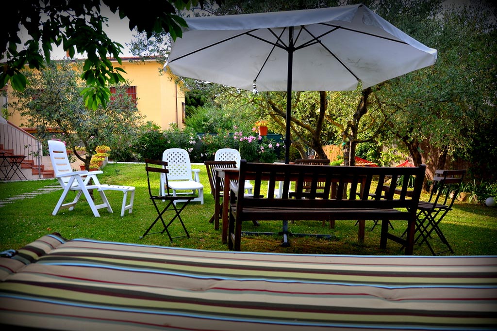 I Cappuccini, appartamenti per famiglie vicino Arezzo, amache in giardino