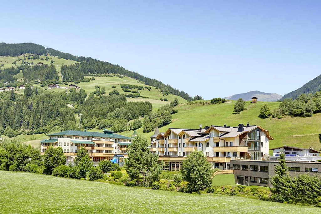 Dolomiten Residenz Sporthotel Sillian in Tirolo per bambini, estate, panoramica