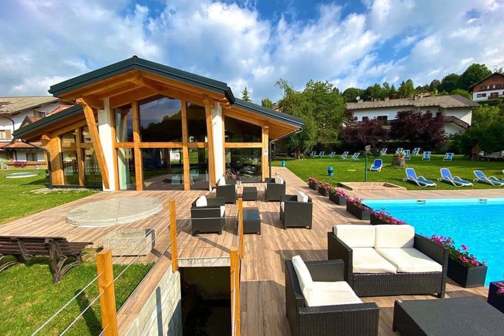 Caminetto Mountain Resort per bambini a Lavarone, piscina e solarium