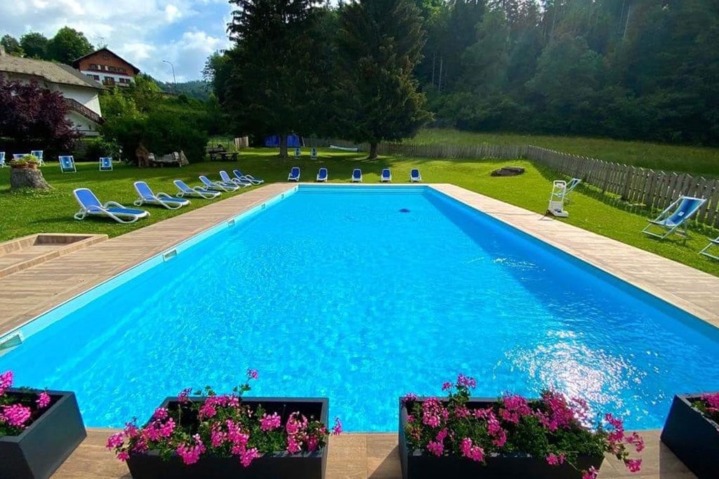 Caminetto Mountain Resort per bambini a Lavarone, piscina esterna riscaldata