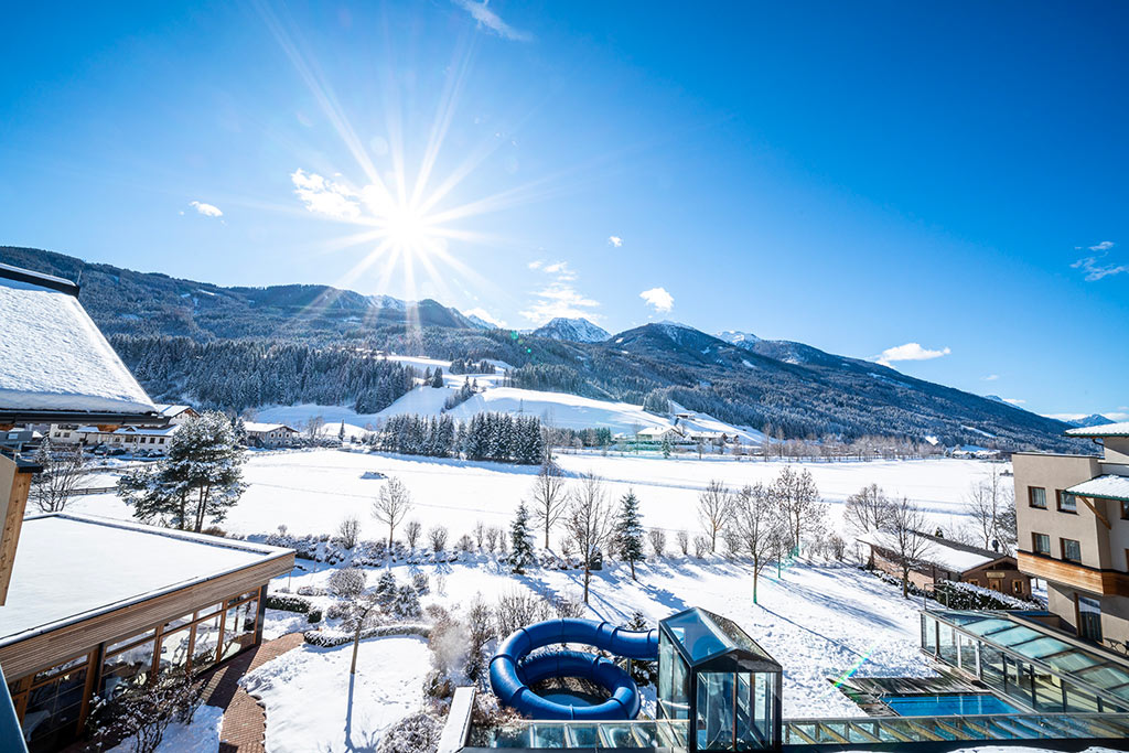 Dolomiten Residenz Sporthotel Sillian in Tirolo per bambini, inverno, vista sulle montagne