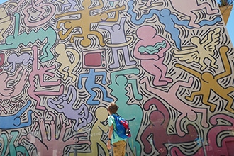 Pisa con bambini, TuttoMondo, murales di Keith Haring
