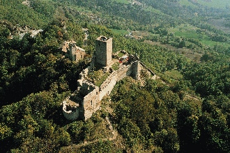 Dove raccogliere le castagne con i bambini in Emilia Romagna, castello di Carpineti