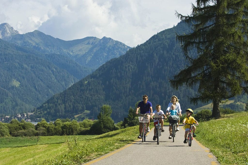 Residence Aparthotel Des Alpes per famiglie Val di Fiemme, gite in bici