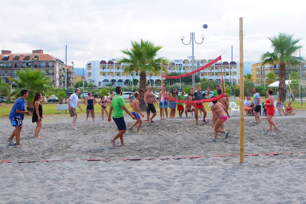 Hotel Parco dei principi per bambini a Scalea, beach volley