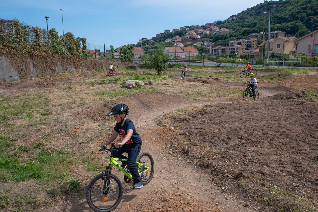 Residence Holidays per bambini a Pietra Ligure, attività in bici