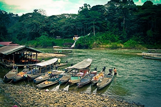Malesia, Taman Negara Park, le caratteristiche imbarcazioni locali