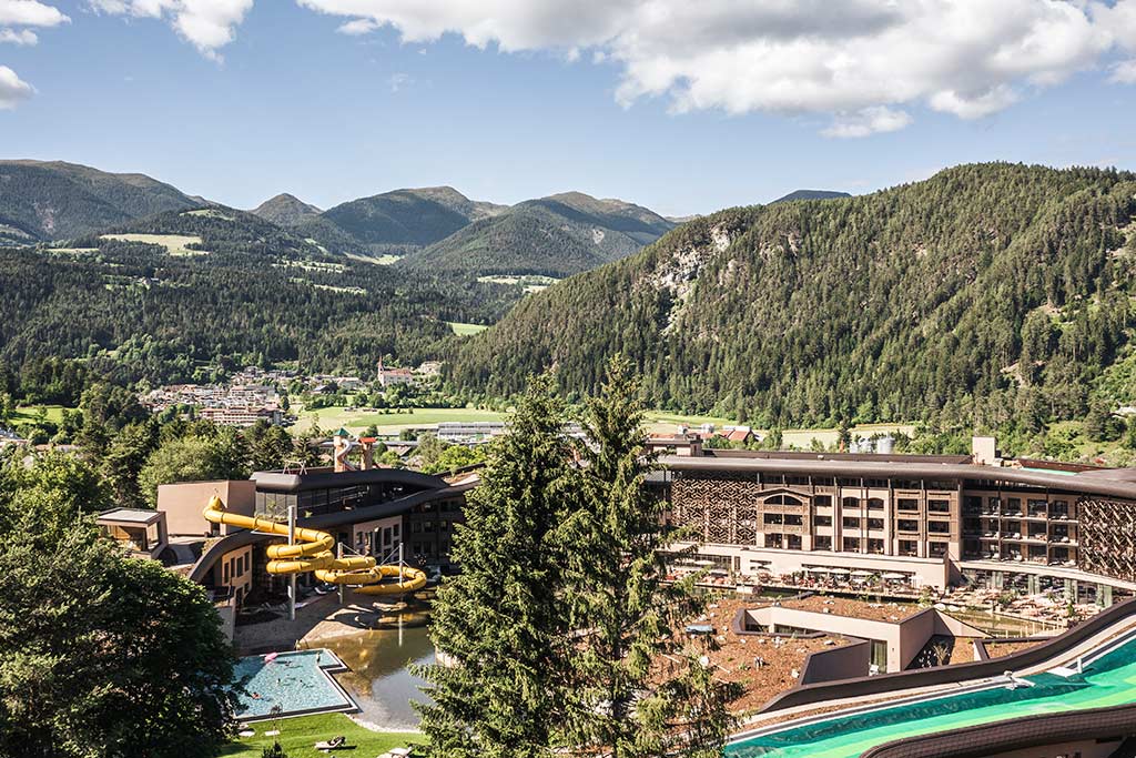 Falkensteiner Family Hotel Lido in Val Pusteria, vista panoramica, estate