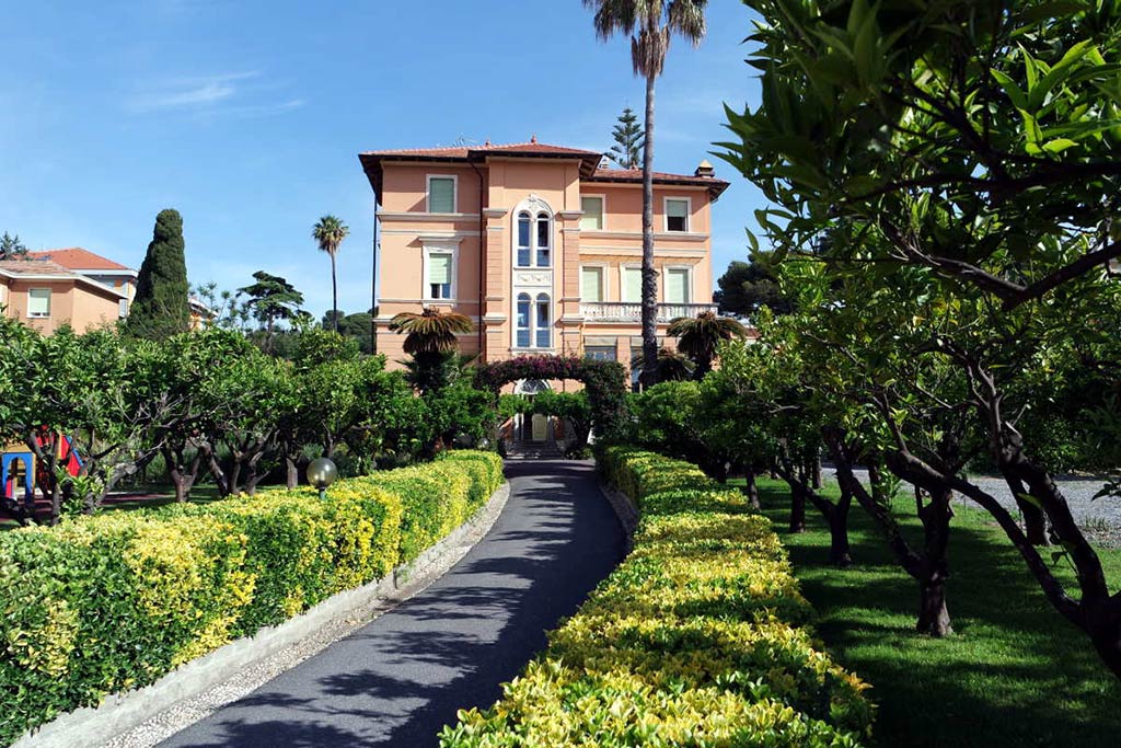 Hotel Villa San Giuseppe a San Bartolomeo al mare per bambini, parco e villa