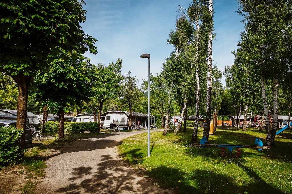 Camping Sassabanek, per bambini sul Lago d'Iseo, zona campeggio e giochi