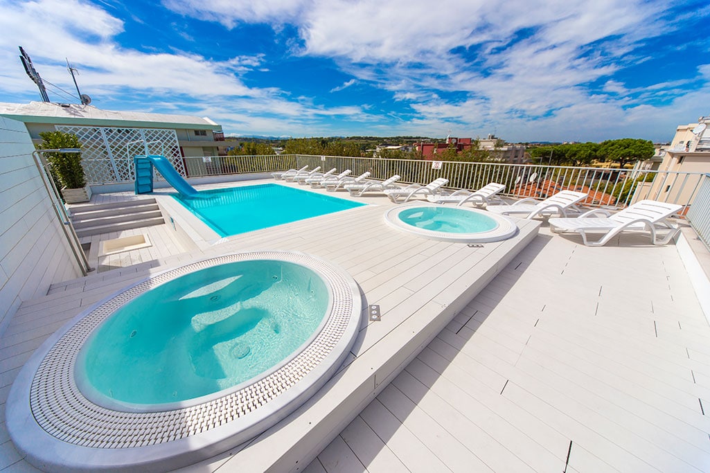 Ciccio Family Hotel a Misano Adriatico, piscina bambini e vasche idromassaggio