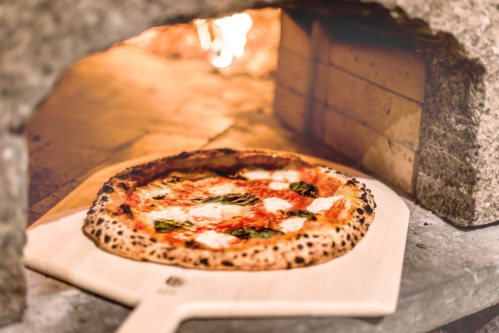 Ciccio Family Hotel a Misano Adriatico, pizza nel forno a legna