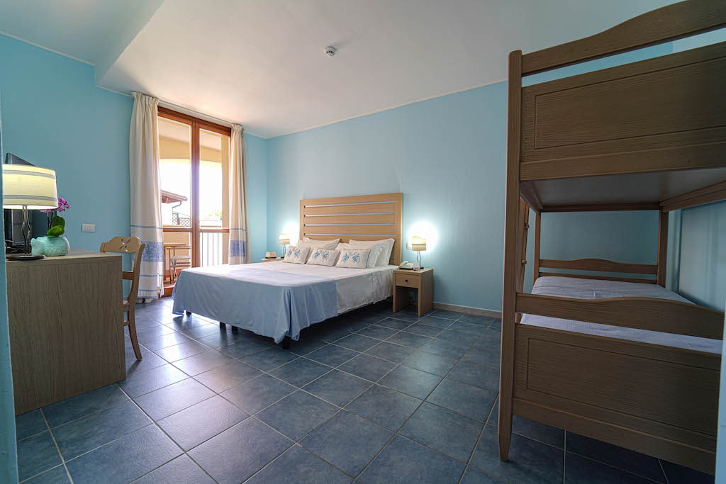 Club Cala della Torre, family hotel in Sardegna orientale, camera quadrupla