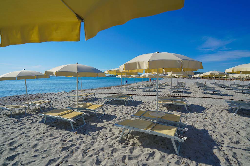 Club Cala della Torre, family hotel in Sardegna orientale, spiaggia attrezzata
