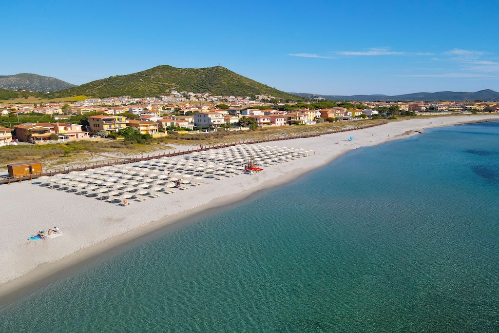Club Cala della Torre, family hotel in Sardegna orientale, spiaggia attrezzata