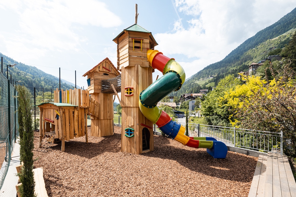 Quellenhof Luxury Resort per bambini vicino Merano, scivolo esterno