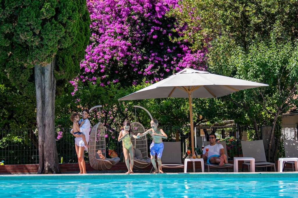 Hotel per bambini in Liguria, Hotel Raffy, piscina con bambini
