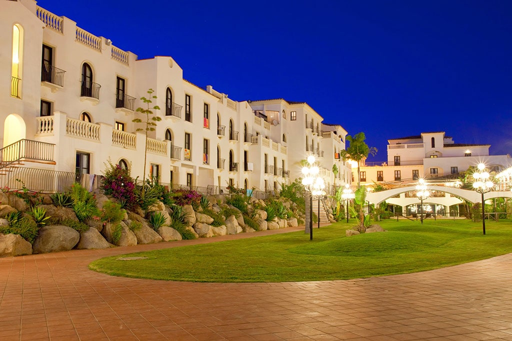 Sighientu Resort Thalasso & Spa per bambini in sud Sardegna, veduta serale