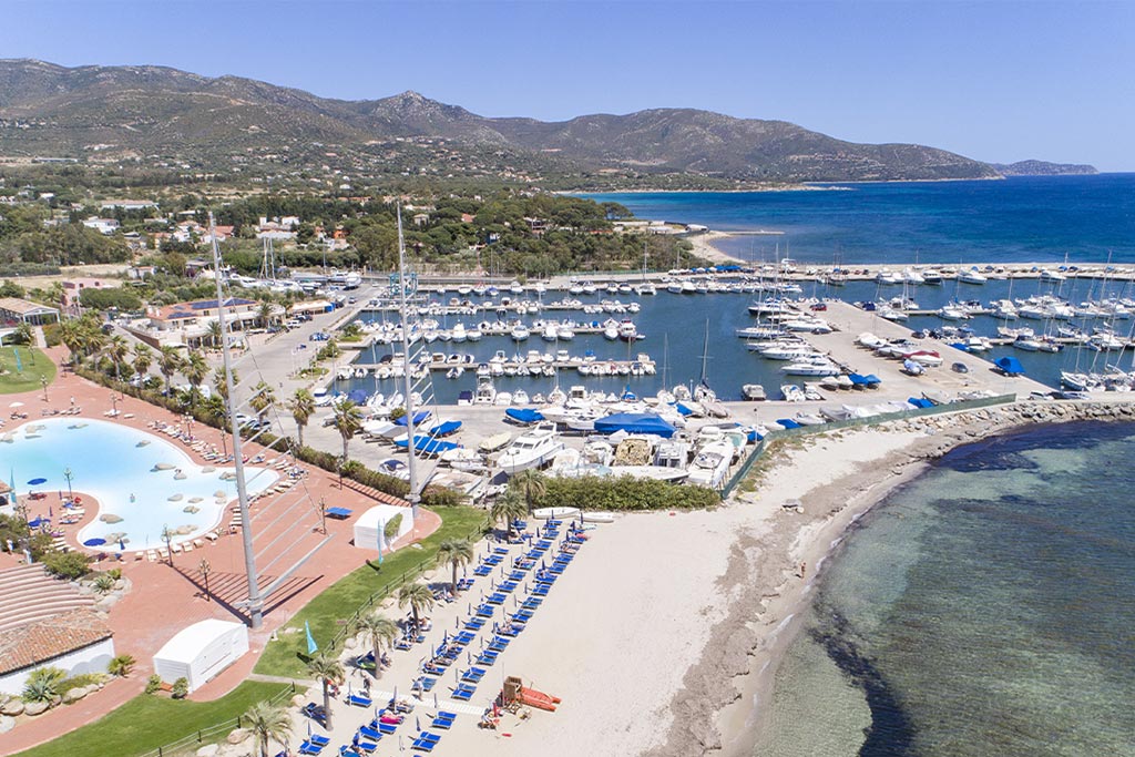 Sighientu Resort Thalasso & Spa per bambini in sud Sardegna, vista sul porto turistico di Marina di Capitana