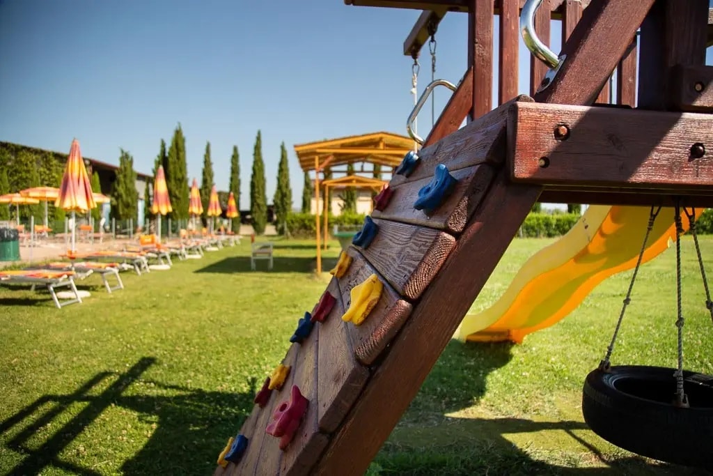 Residence per bambini Borgo Verde a Vada in Costa degli Etruschi, giochi per bambini