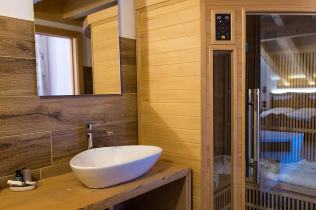 La Baita delle Fate, chalet-resort per bambini in Valfloriana, bagno con sauna