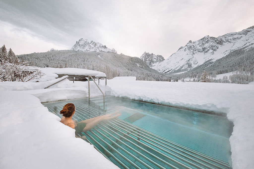 Family Resort Rainer per bambini in Val Pusteria, piscina in inverno
