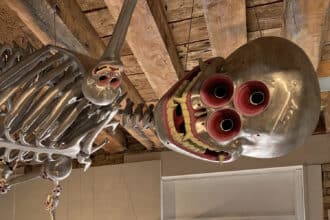 Biennale di Venezia, scheletro gigante