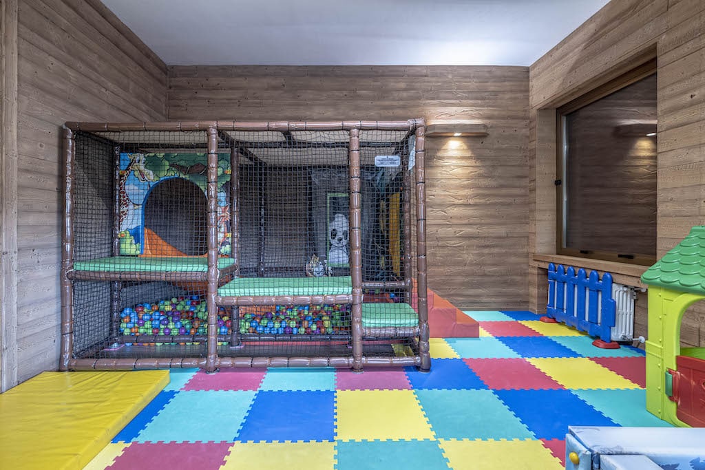 B&B Castello per bambini a Cimbergo, spazio giochi esterno
