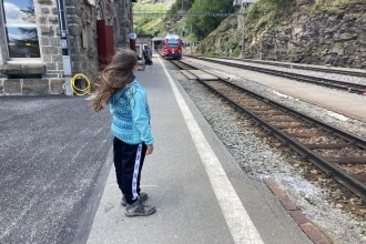 Trenino rosso del Bernina con bambini
