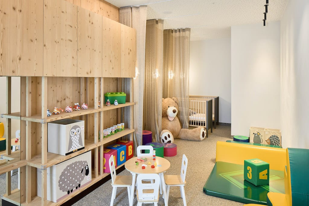 Movi Family Apart-Hotel per bambini in Val Badia, sala giochi baby
