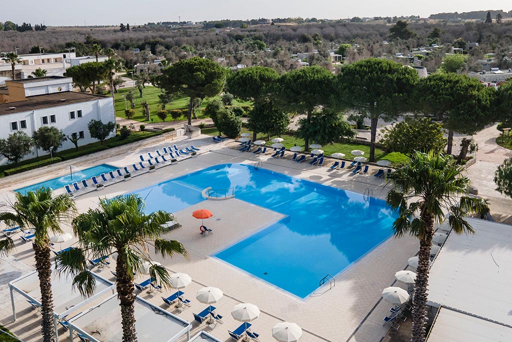 Dolmen Sport Resort per bambini in Salento, panoramica della piscina