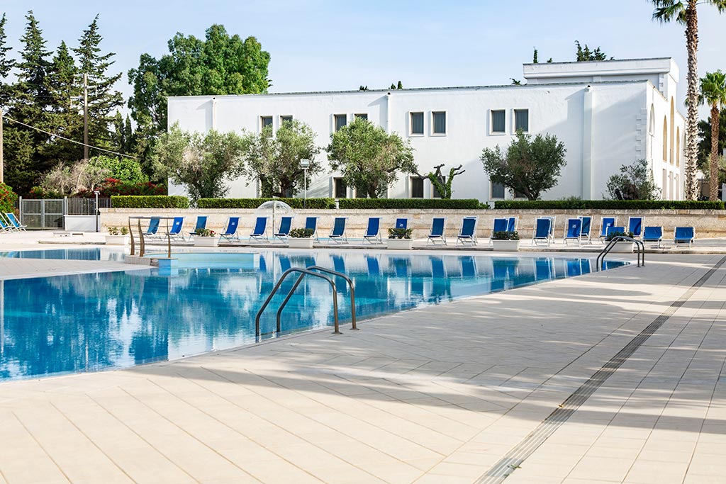 Dolmen Sport Resort per bambini in Salento, piscina