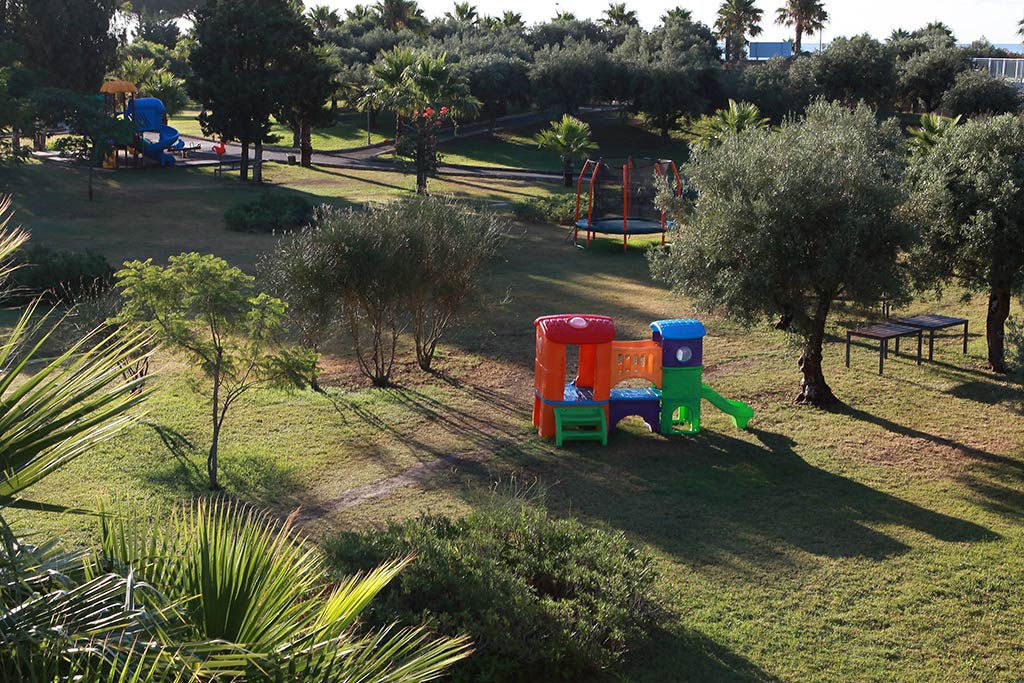 Club Esse Sunbeach resort per bambini in Calabria Ionica, parco giochi
