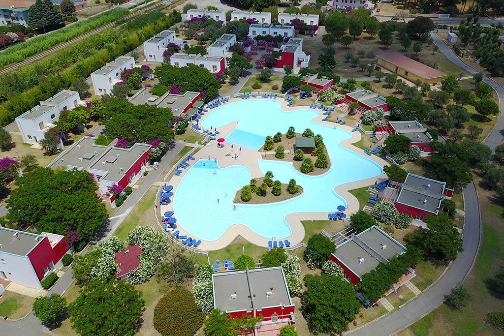 Club Esse Sunbeach resort per bambini in Calabria Ionica, piscina e laguna