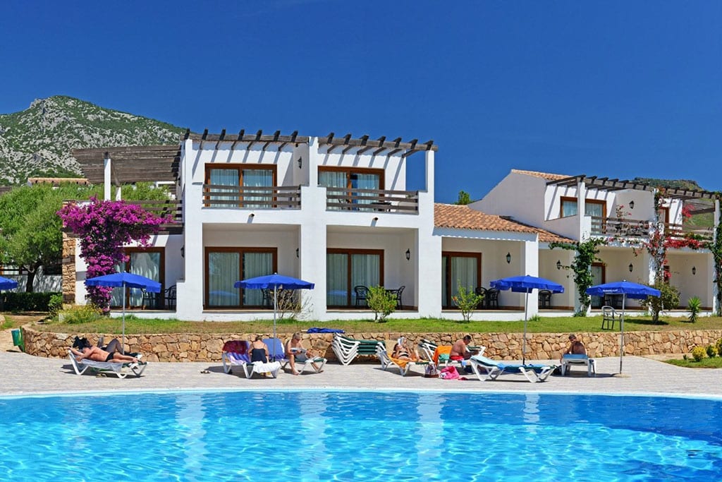 Club Esse Palmasera villaggio per bambini in Sardegna, piscina esclusiva del borgo