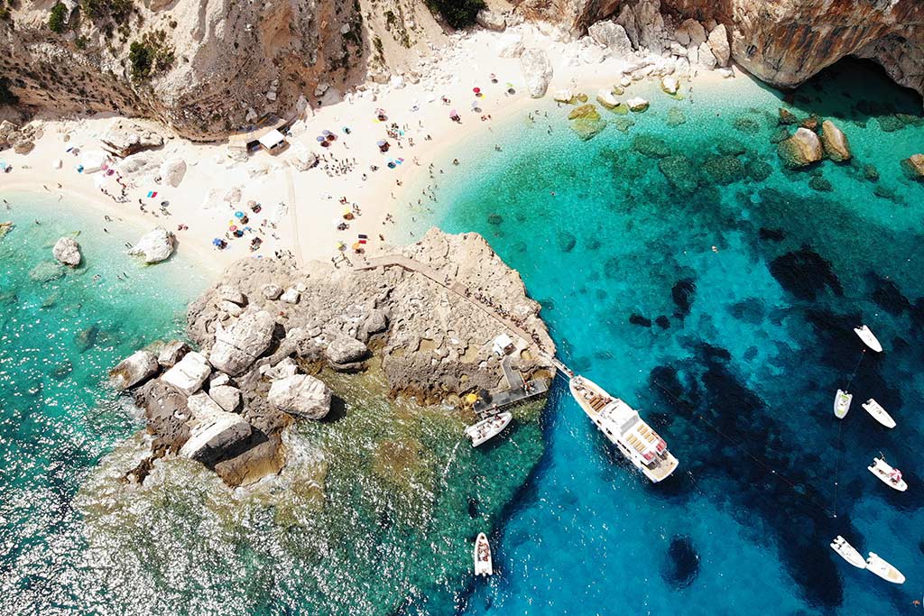 Club Esse Palmasera villaggio per bambini in Sardegna, i colori del mare