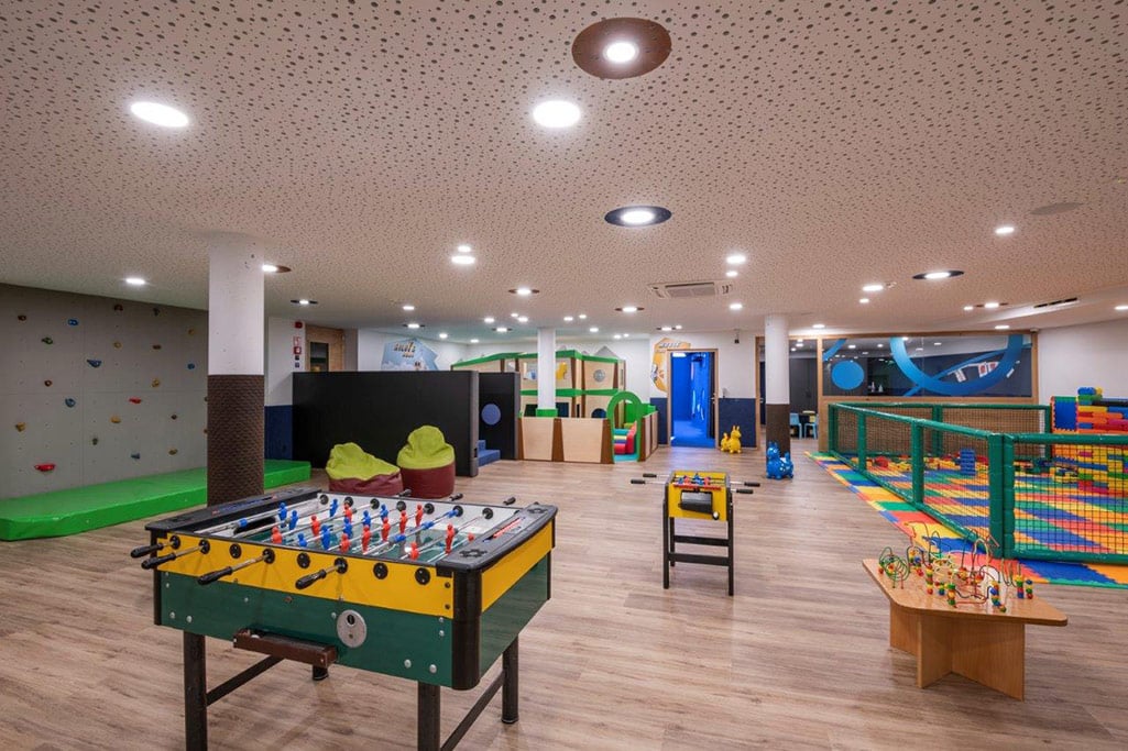 Tratterhof Mountain Sky Hotel per bambini a Rio Pusteria, spazio giochi per bambini