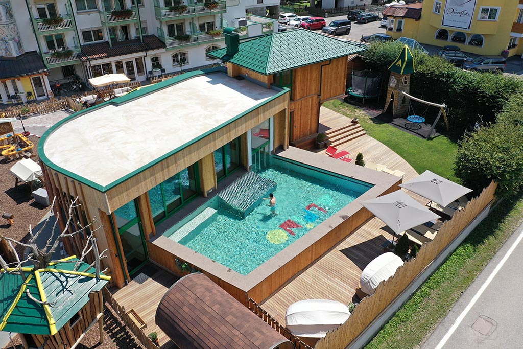 Alpino Baby Hotel per bambini ad Andalo, piscina esterna riscaldata