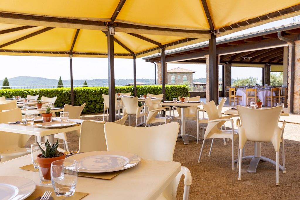 Toscana, Pian dei Mucini resort, ristorante Belvedere esterni