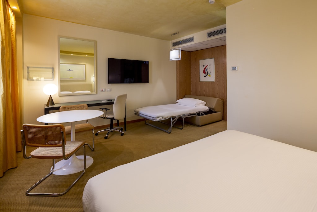 Crowne Plaza Padova - Rooms - Premium Room - King bed with open sofa bed 02
