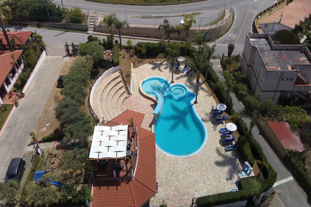 Calabria, Grotticelle, Residence Hotel La Taverna, panoramica residence piscina estate