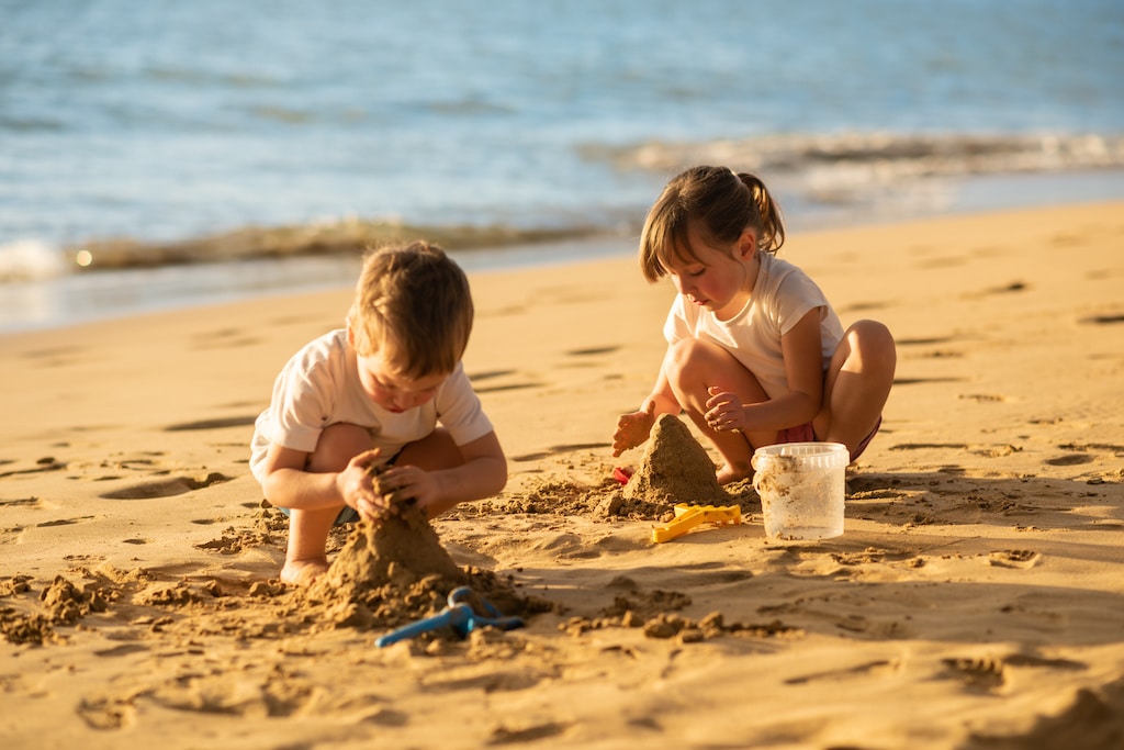 Toscana, Argentario, Gflats, bambini in spiaggia