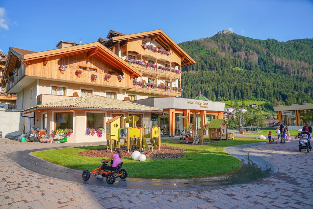 Resort Dolce Casa Family & SPA a Moena in Val di Fassa, parco giochi esterno