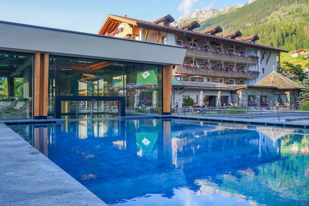 Resort Dolce Casa piscina infinity estate