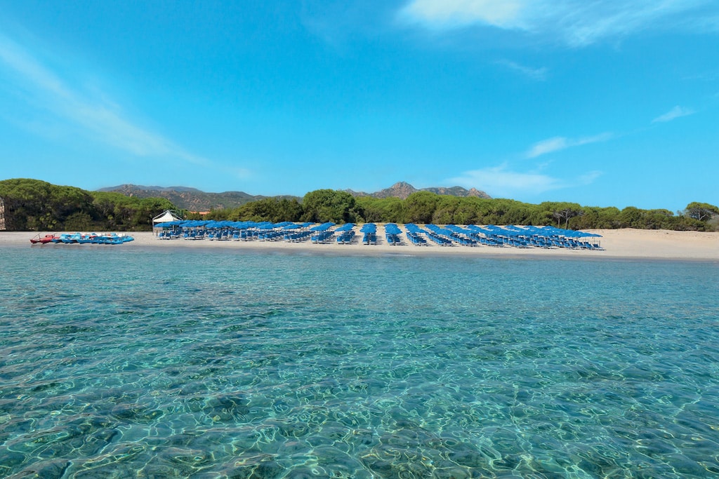 Veraclub Cala Ginepro Resort & Spa a Orosei in Sardegna, spiaggia attrezzata